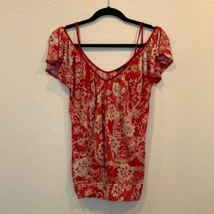Red, vneck off shoulder blouse. Soprano